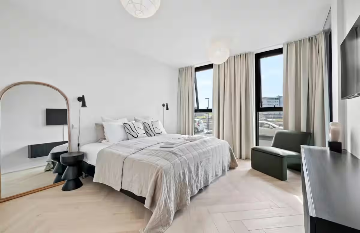 Master bedroom with king bed and ocean view